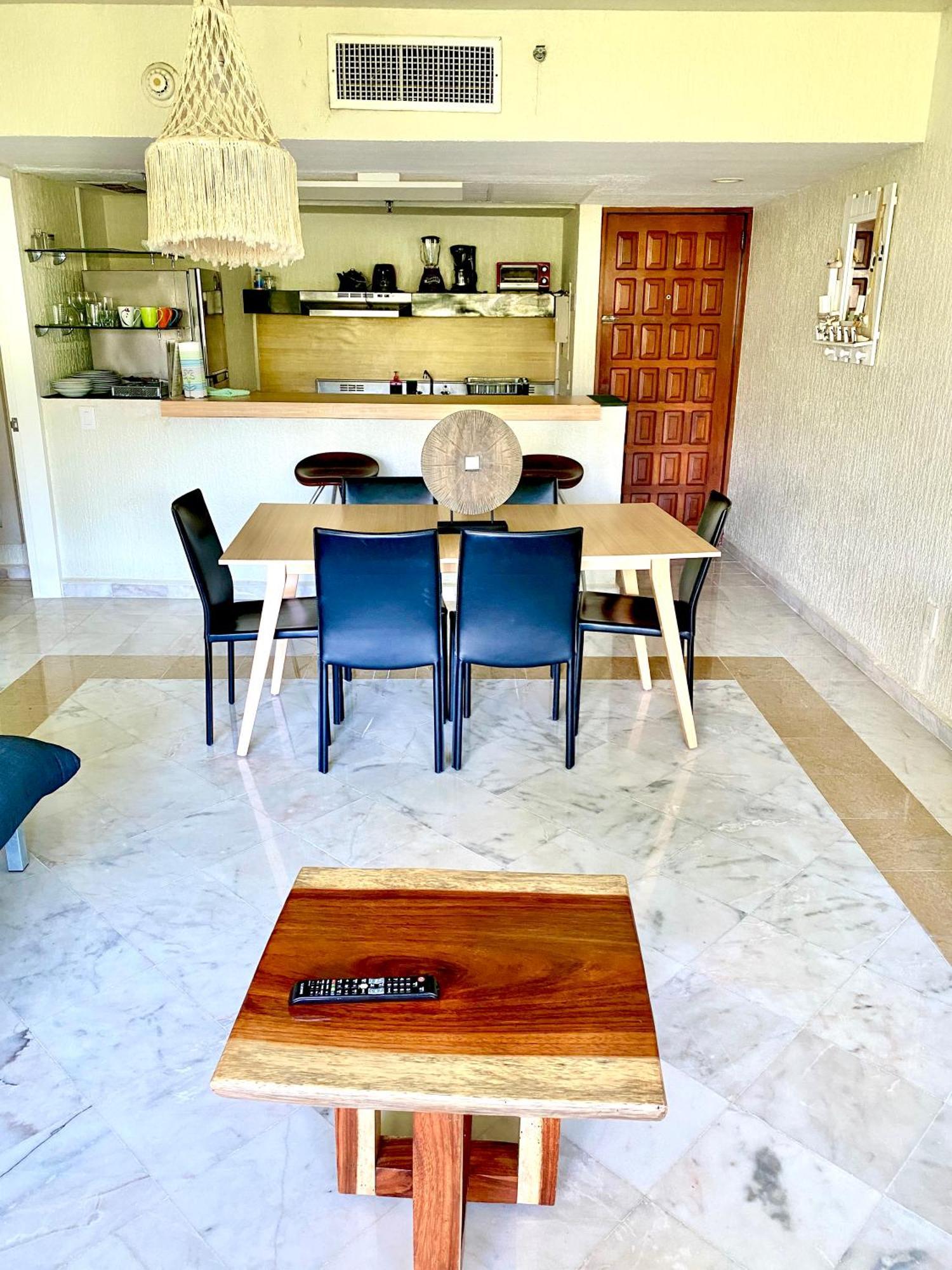 Condo In Ocean Front Resort Канкун Номер фото