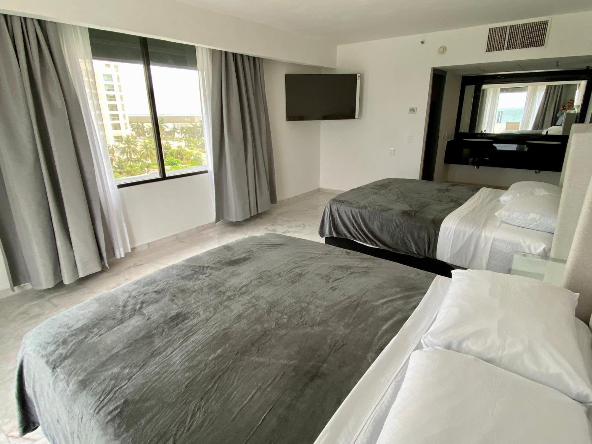 Condo In Ocean Front Resort Канкун Номер фото