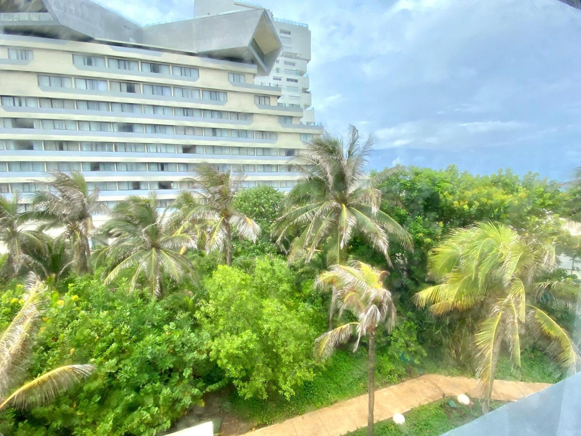 Condo In Ocean Front Resort Канкун Номер фото