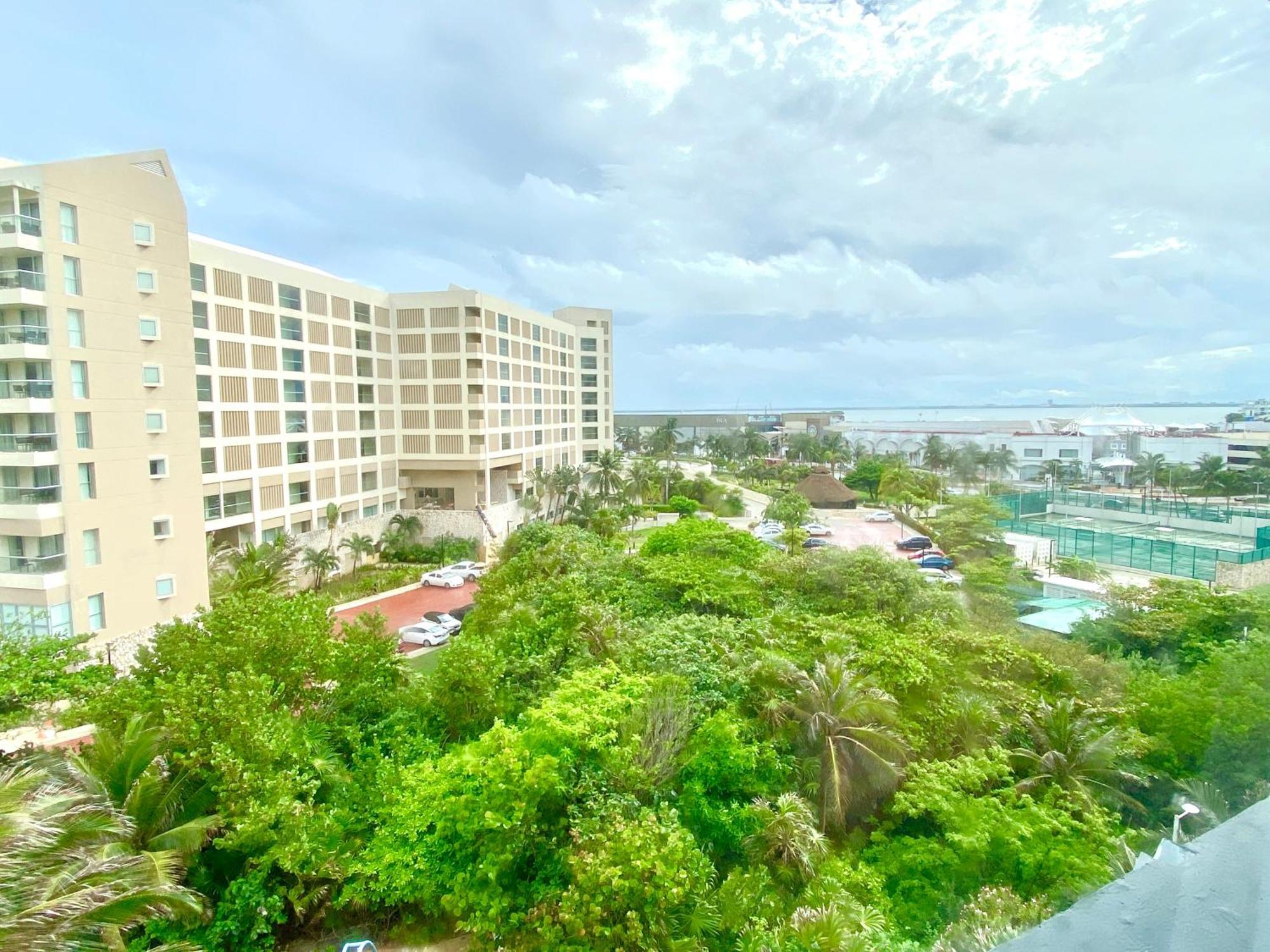 Condo In Ocean Front Resort Канкун Номер фото